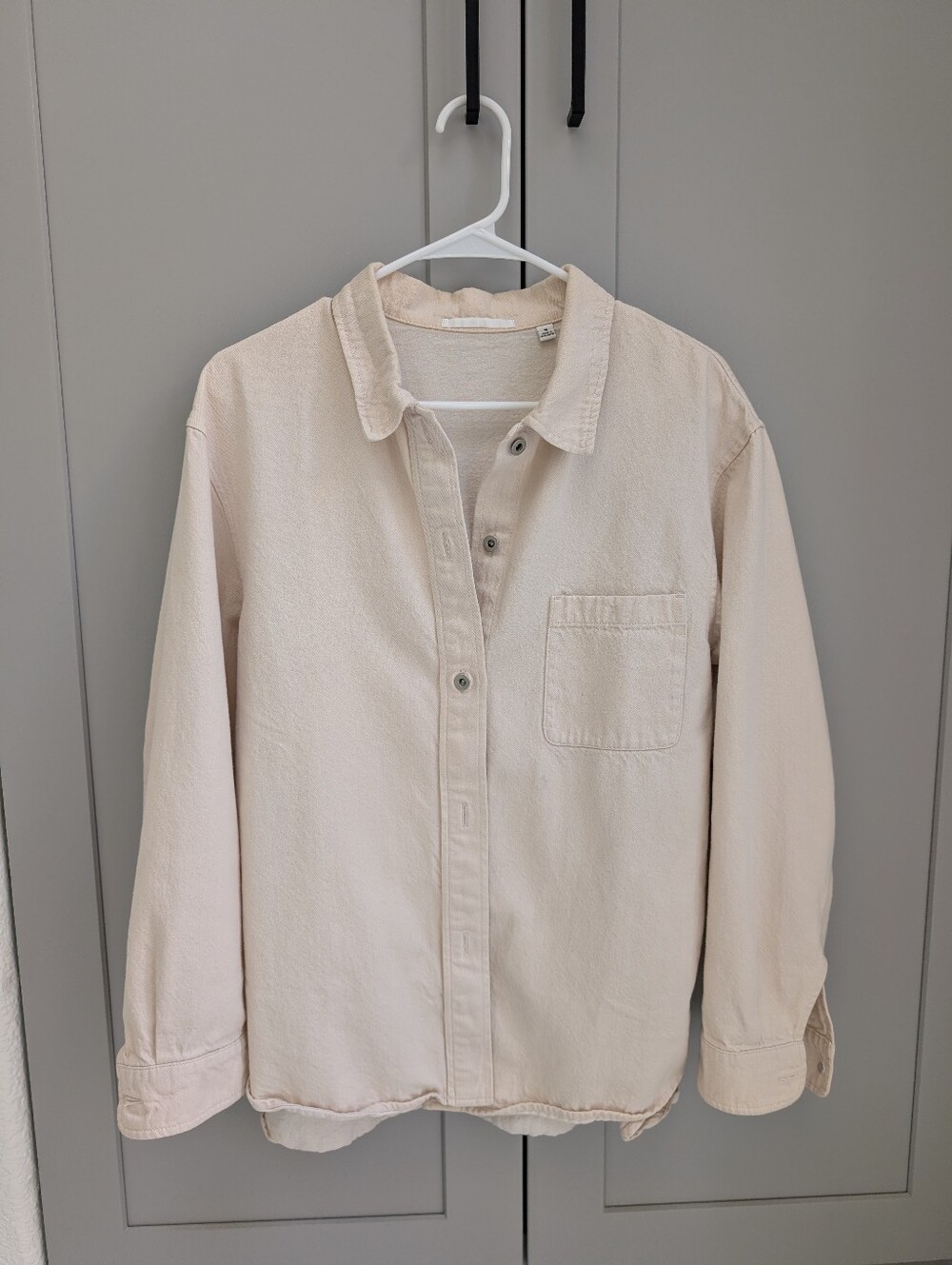 Women's Uniqlo cream soft denim shirt with a relaxed fit, size M